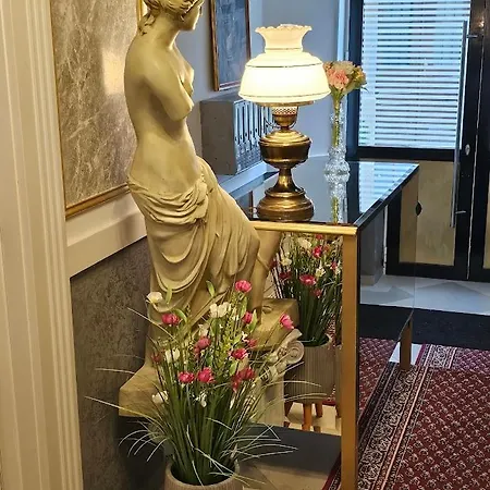 Vansvel Boutique 7 *